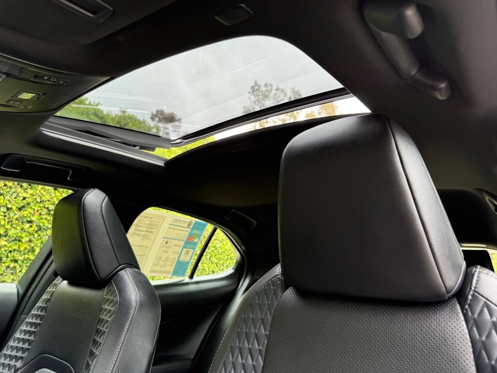 Used 2019 Lexus UX 200 w/ Premium Package FWD image 16
