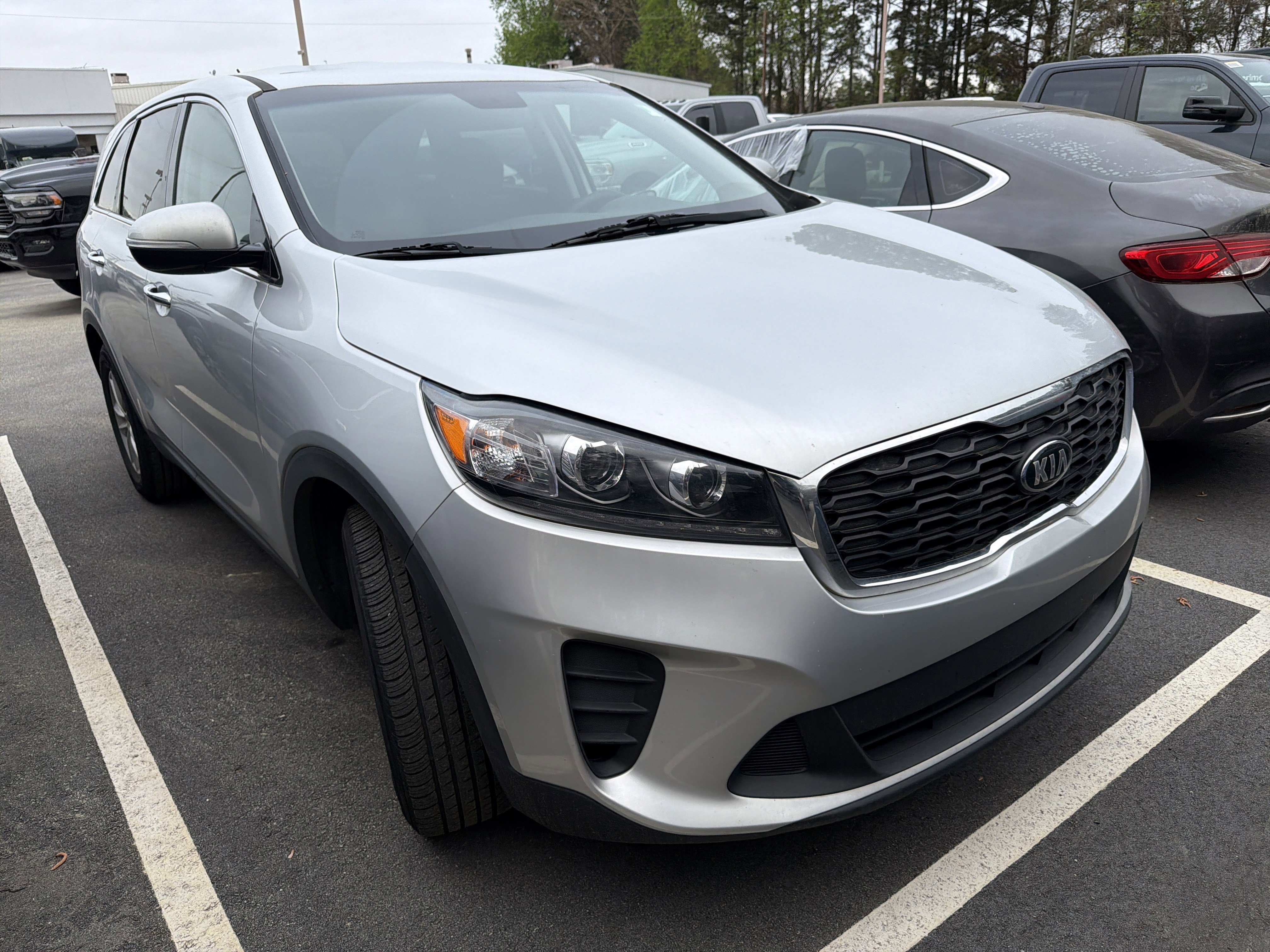 Used 2020 Kia Sorento LX image 2
