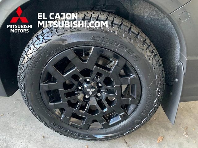 Used 2025 Mitsubishi Outlander Trail Edition image 6