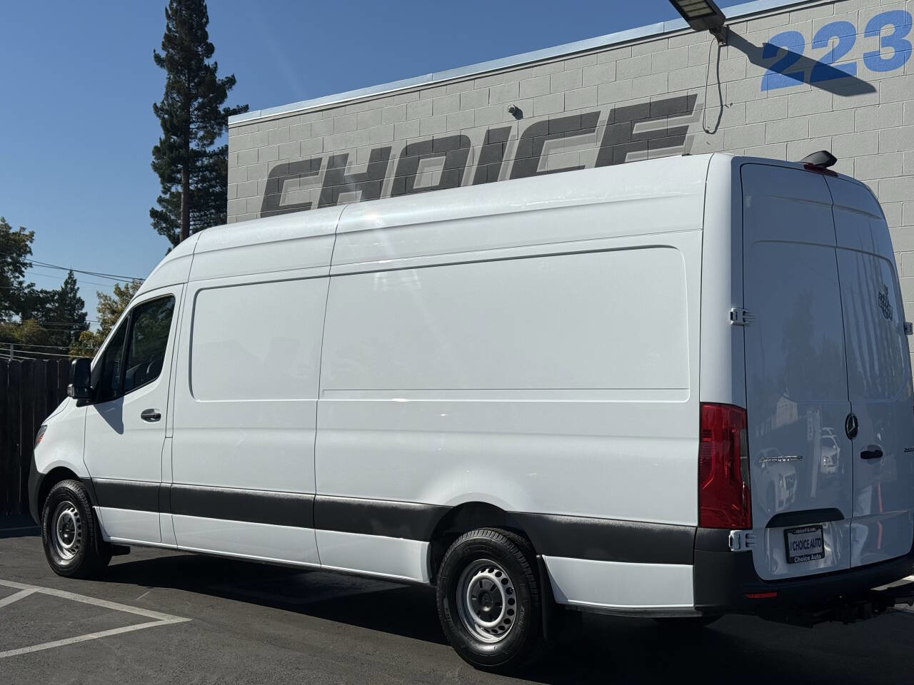 Used 2023 Mercedes-Benz Sprinter 2500 image 21