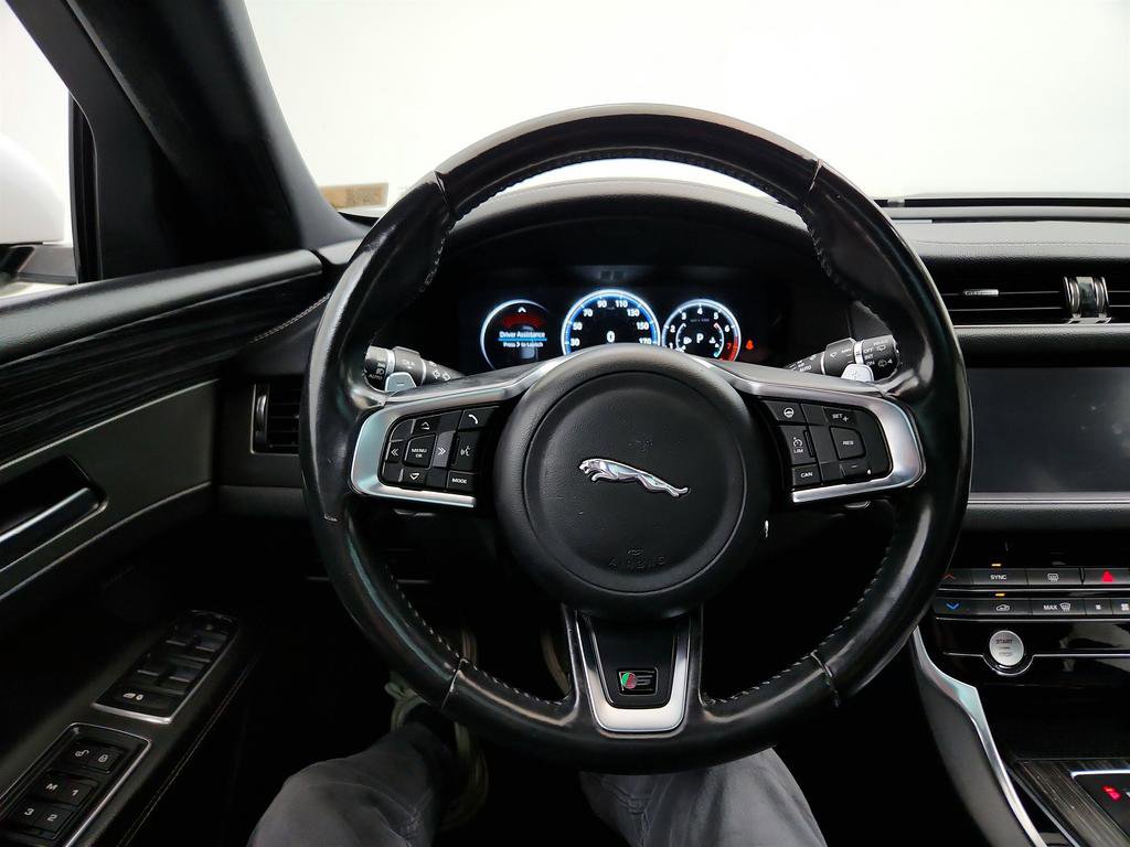 Used 2018 Jaguar XF S AWD/4WD image 17