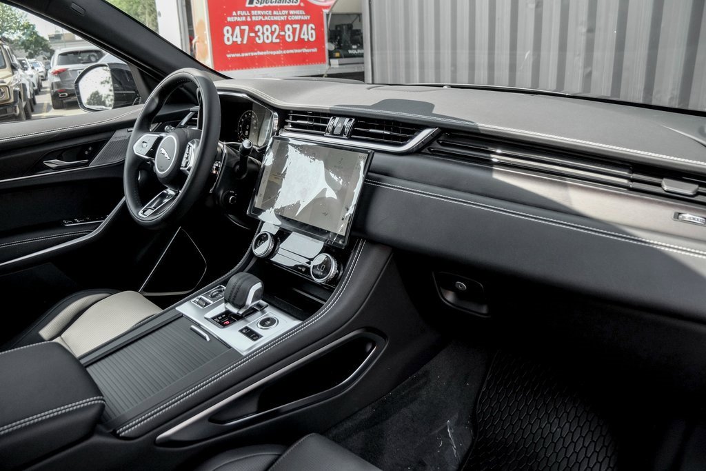 New 2026 Jaguar F-PACE R-Dynamic S image 21