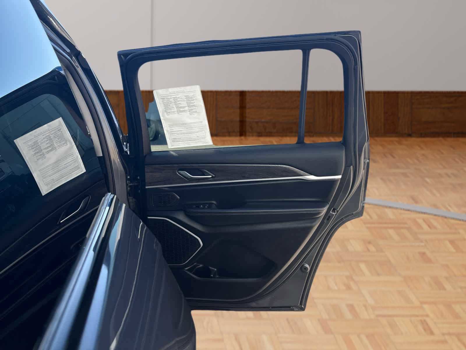 Used 2022 Jeep Grand Cherokee L Limited image 15