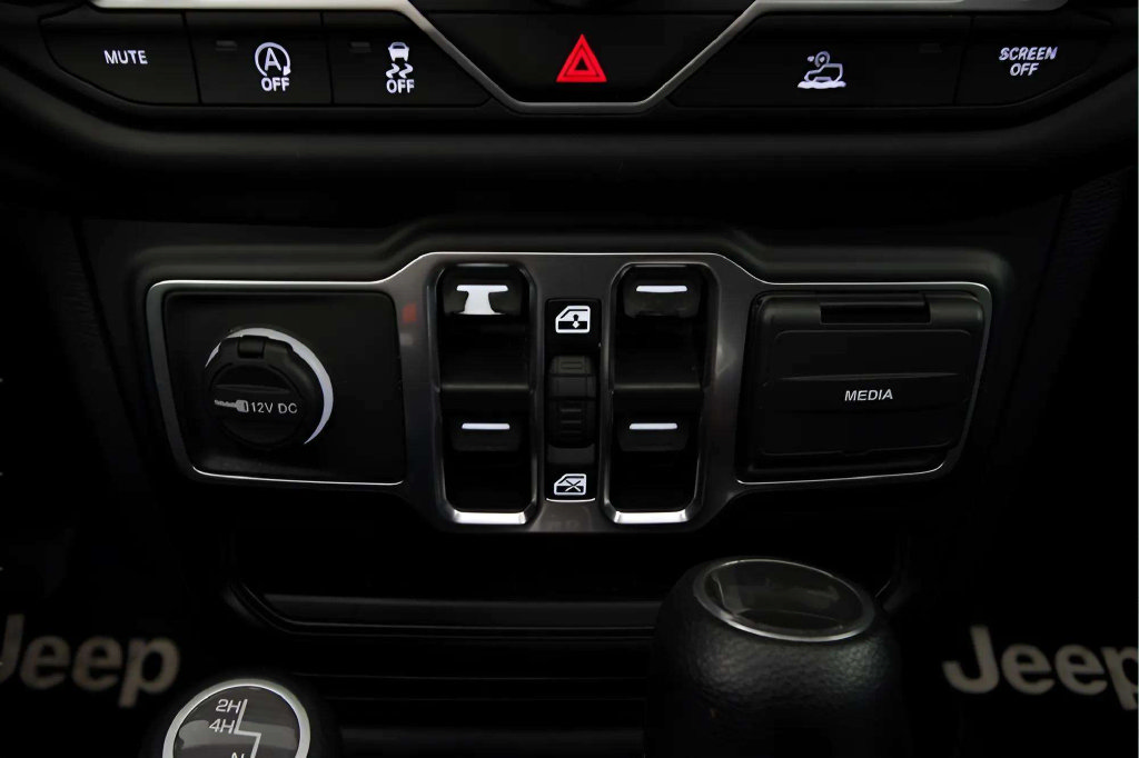 Used 2021 Jeep Wrangler Unlimited Sahara AWD/4WD image 12