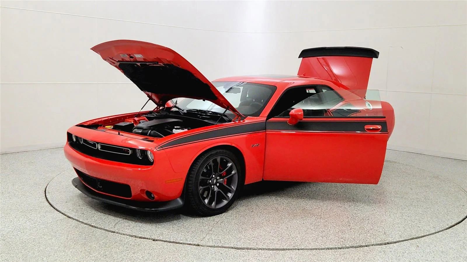 Used 2023 Dodge Challenger R/T w/ Plus Package image 10