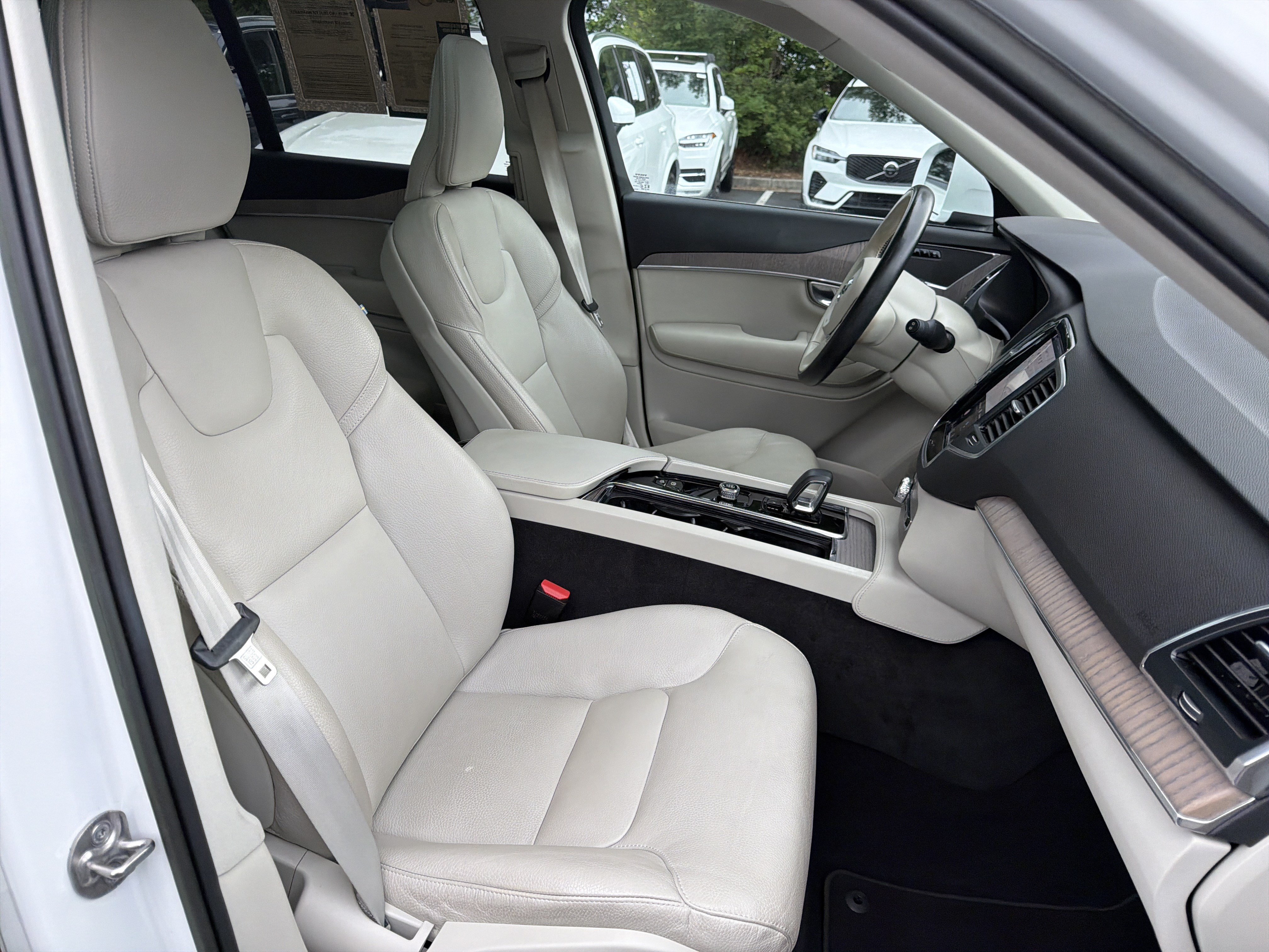 Certified 2023 Volvo XC90 B6 Core AWD/4WD image 35