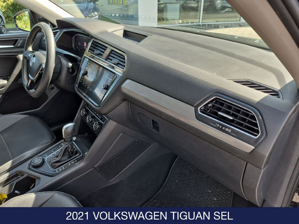 Used 2021 Volkswagen Tiguan SEL AWD/4WD image 32