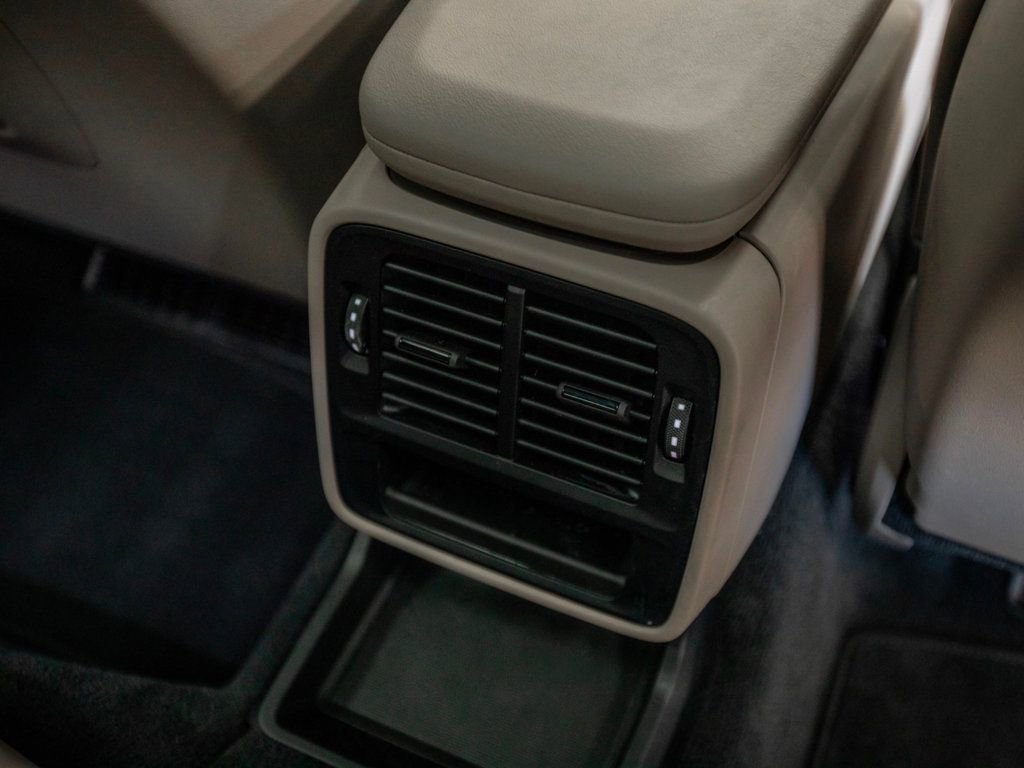 Used 2022 Porsche Taycan 4S image 32