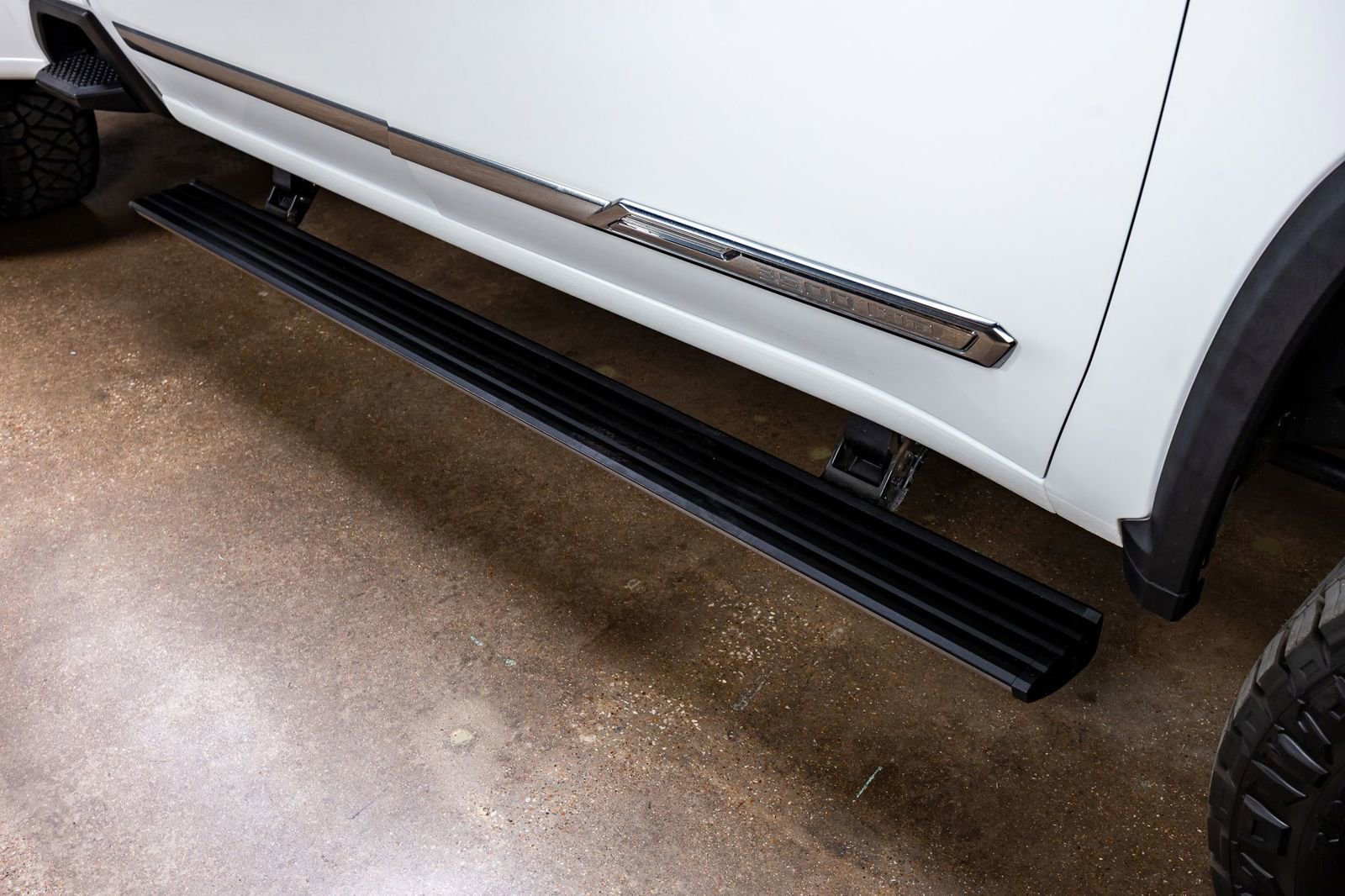 Used 2024 Chevrolet Silverado 3500 High Country w/ High Country Premium Package image 13