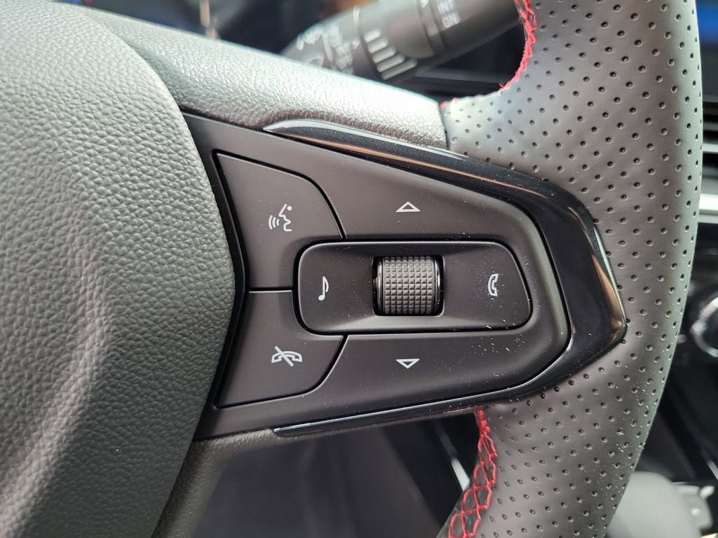 New 2026 Chevrolet Trax RS w/ Sunroof Package FWD image 6