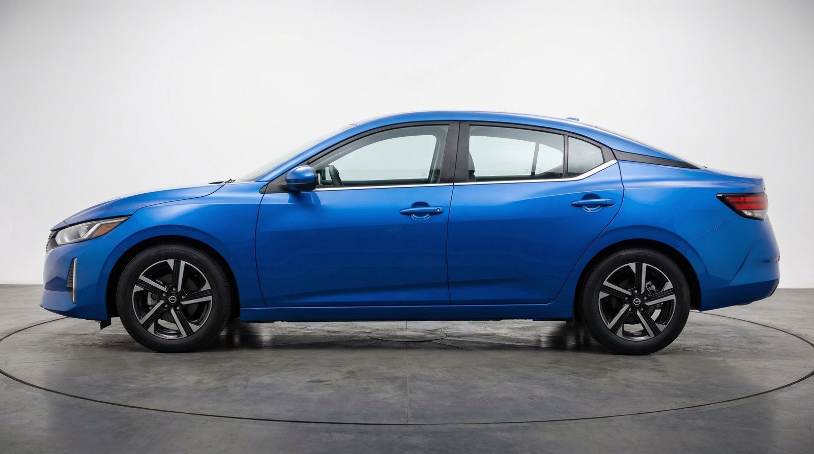 Used 2025 Nissan Sentra SV FWD image 5