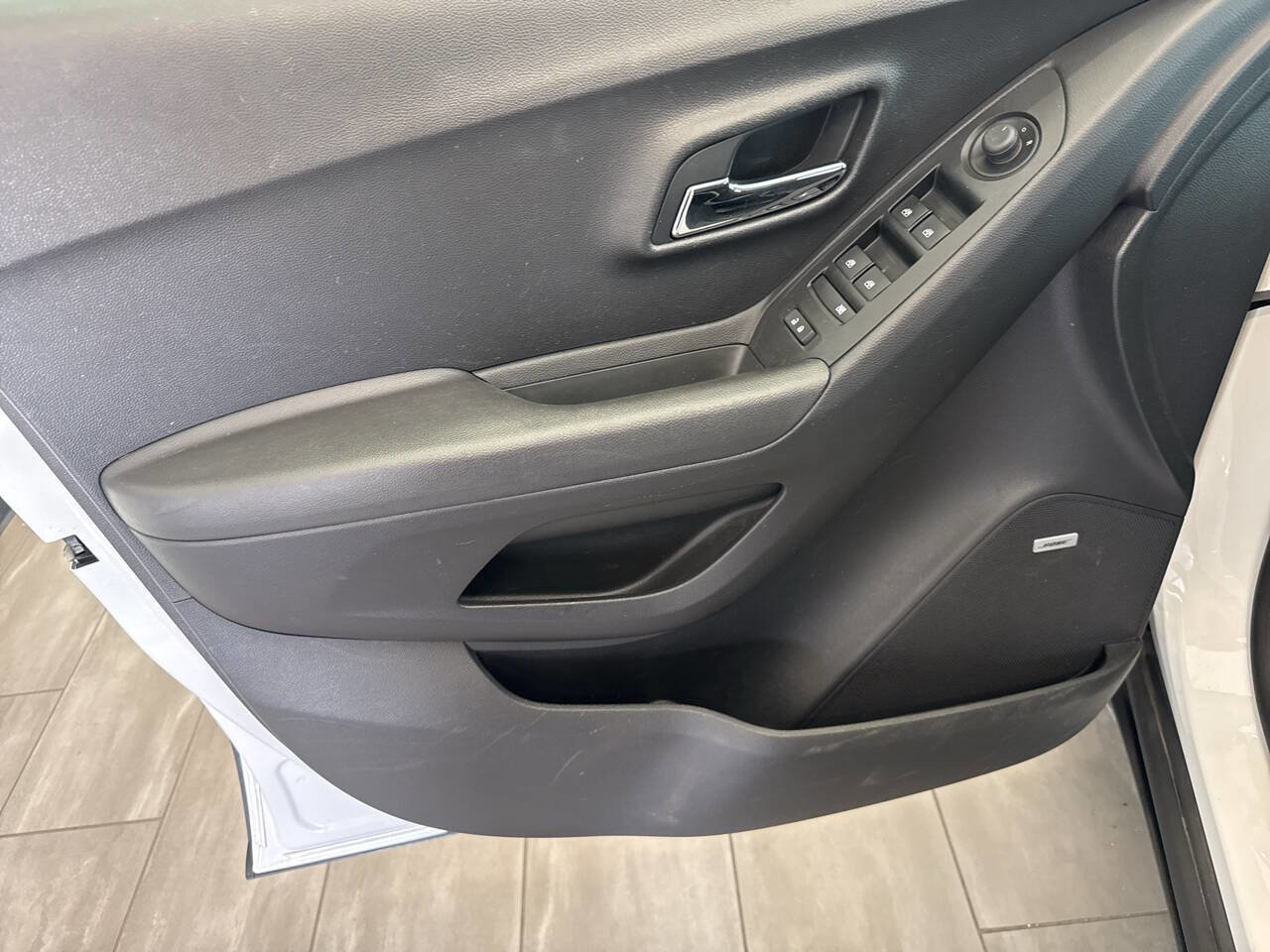 Used 2020 Chevrolet Trax LT w/ Sun & Sound Package image 15