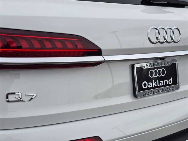 Used 2023 Audi Q7 2.0T Premium w/ Towing Package AWD/4WD image 13