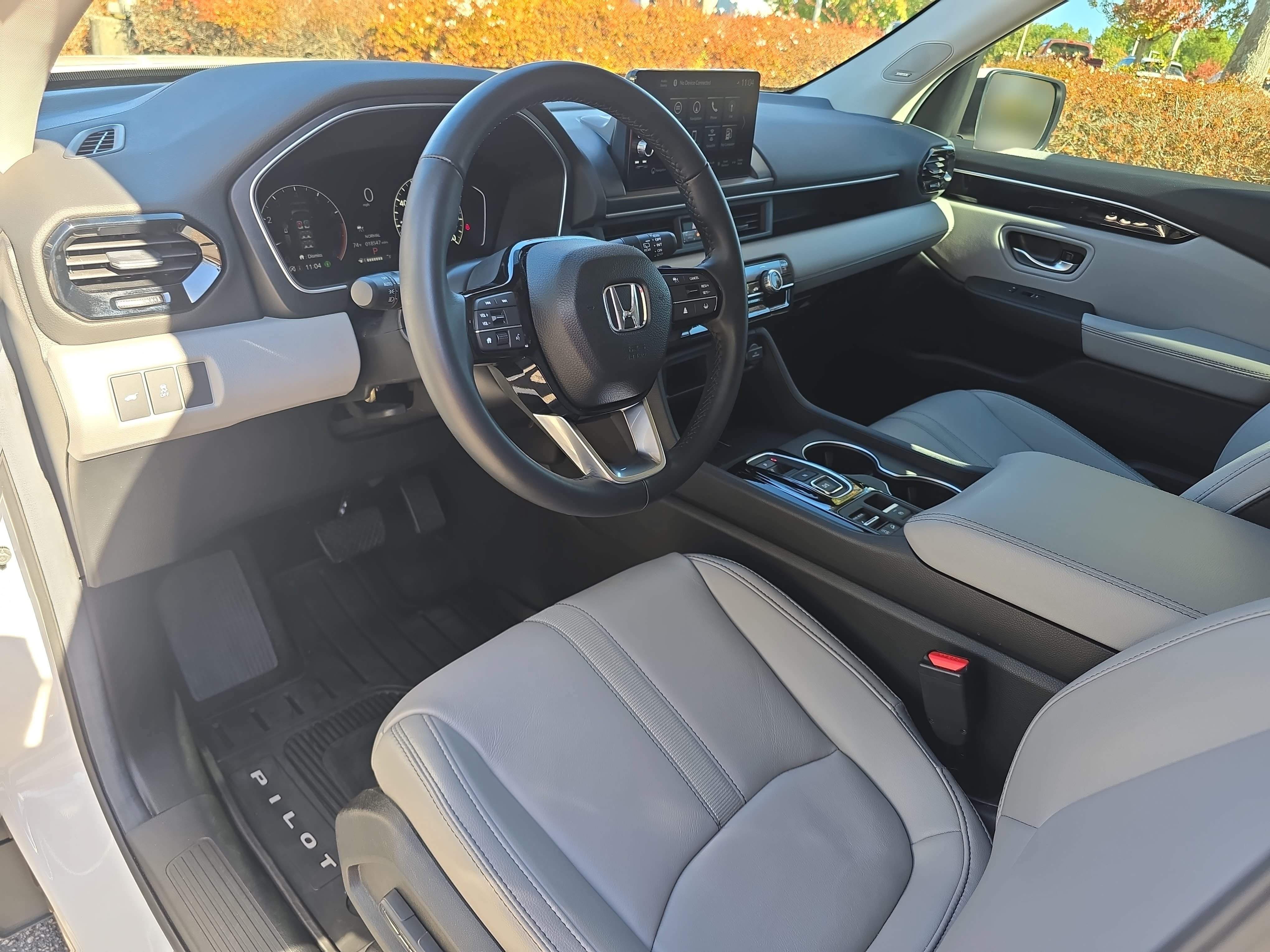 Used 2025 Honda Pilot Touring image 16