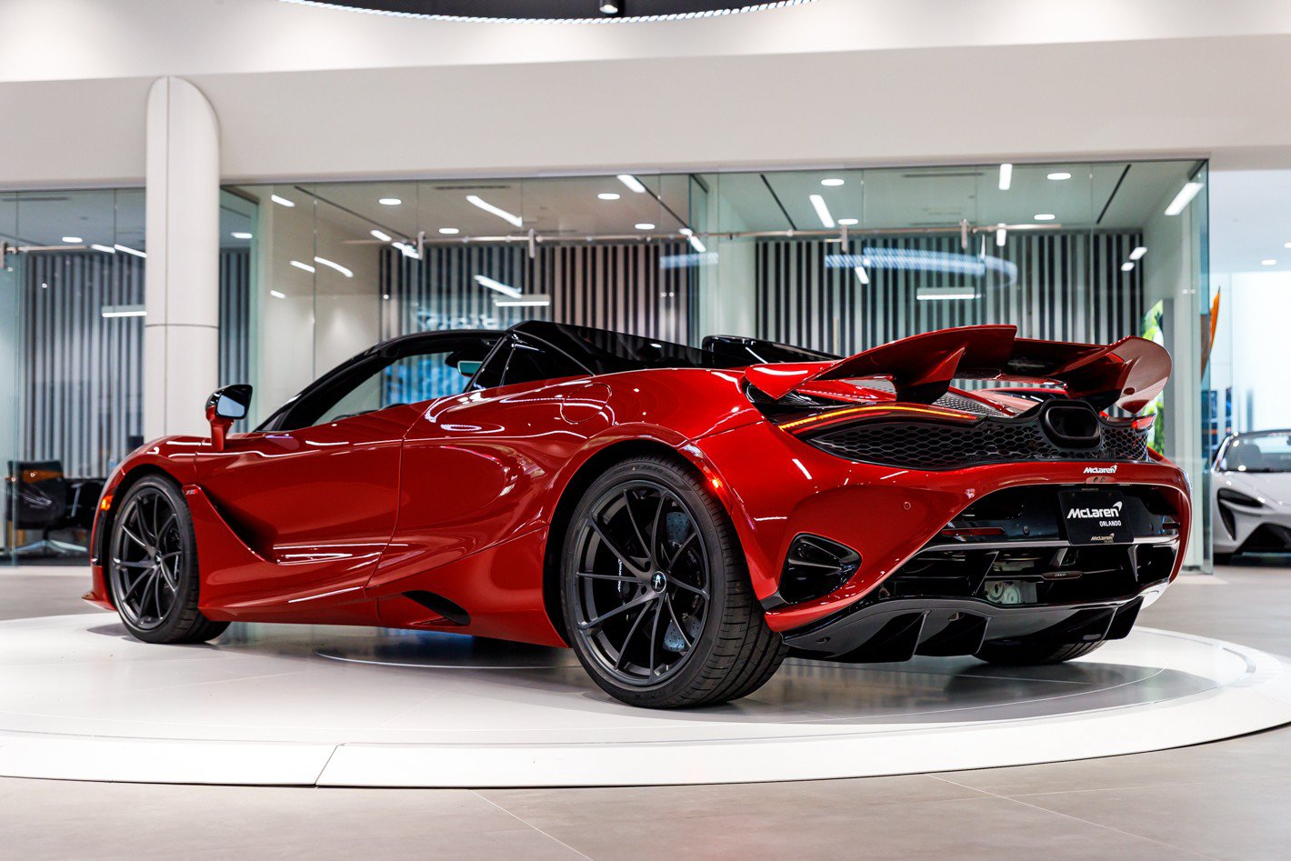 Used 2027 McLaren 750S Spider RWD image 28