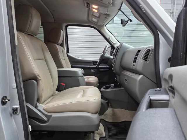 Used 2017 Nissan NV 3500 SL RWD image 17