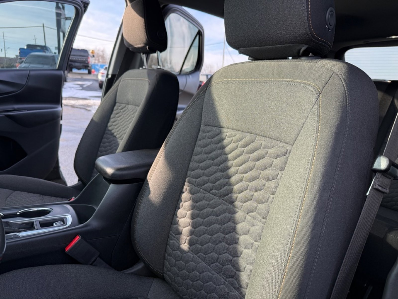 Used 2020 Chevrolet Equinox LT w/ Driver Convenience Package image 16