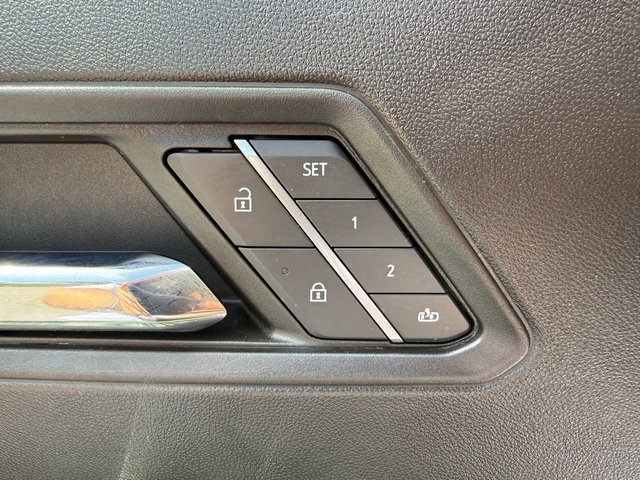 Used 2023 GMC Canyon Denali image 13