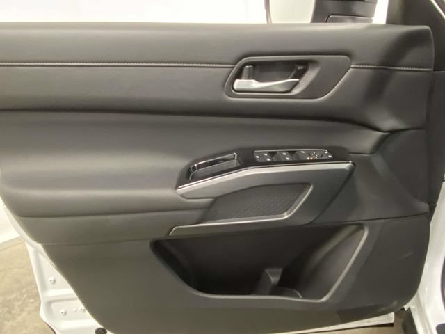 New 2026 Nissan Pathfinder SL FWD image 12