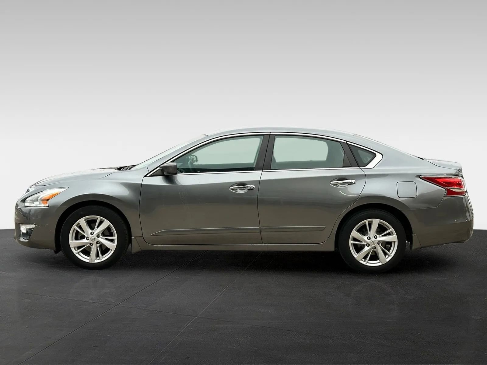 Used 2015 Nissan Altima 2.5 SV FWD image 4