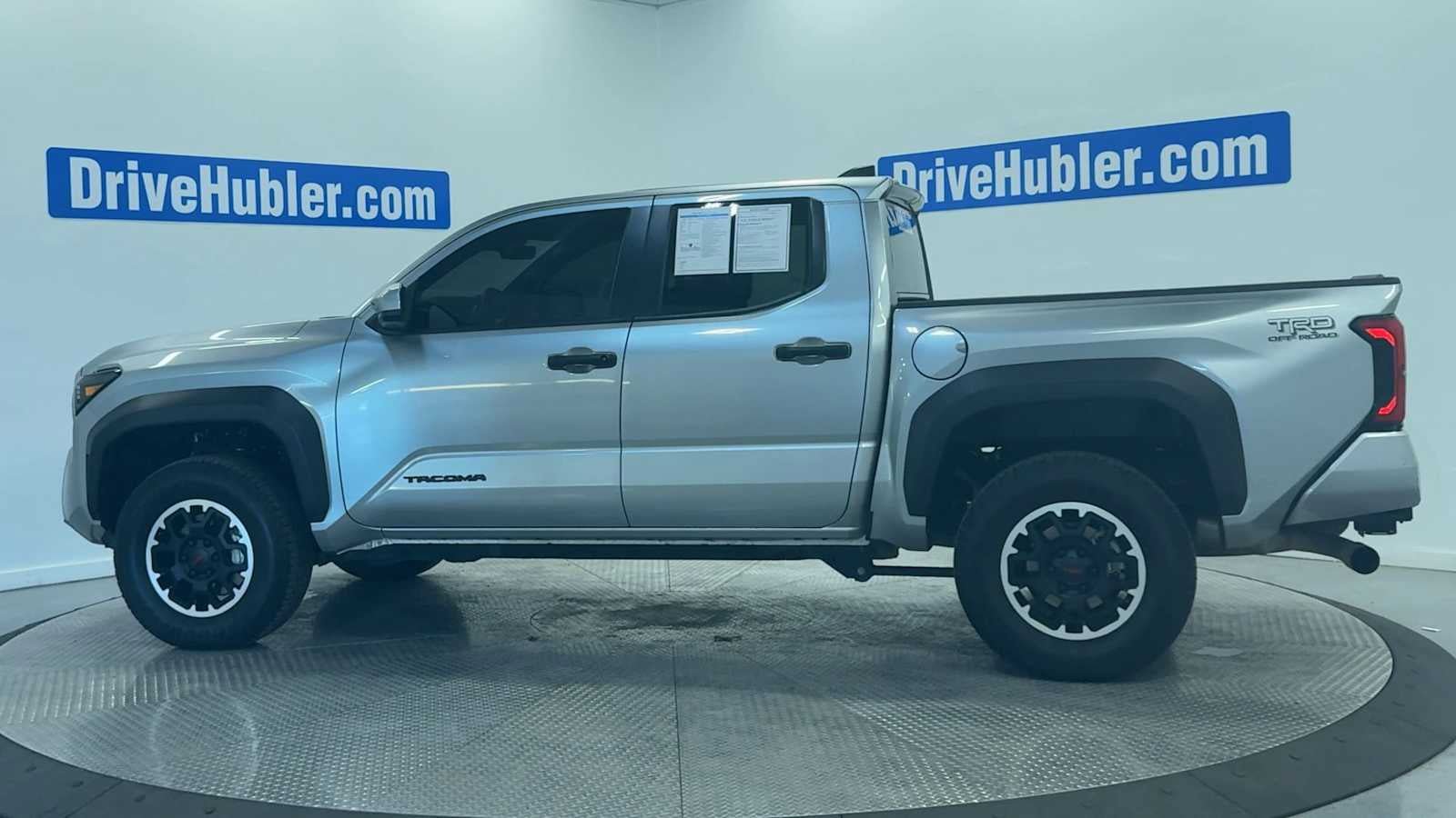 Used 2024 Toyota Tacoma TRD Off-Road AWD/4WD image 5