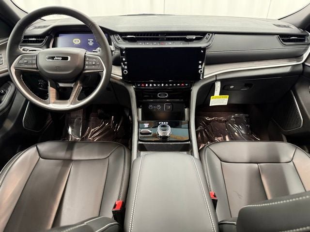 New 2026 Jeep Grand Cherokee Limited w/ Limited Altitude Package AWD/4WD image 4