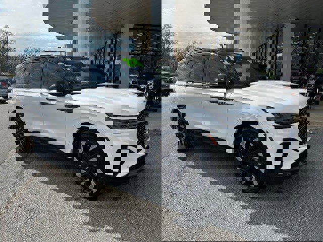 Used 2024 Lincoln Nautilus Reserve w/ Equipment Group 202A image 2