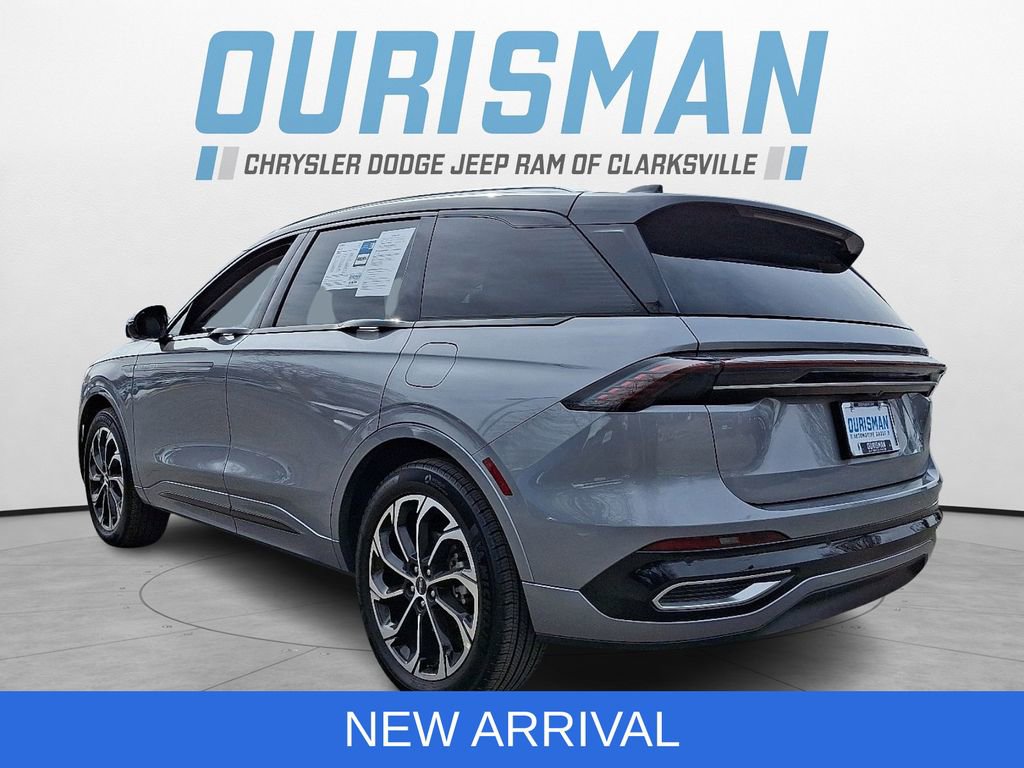 Used 2025 Lincoln Nautilus Reserve image 4