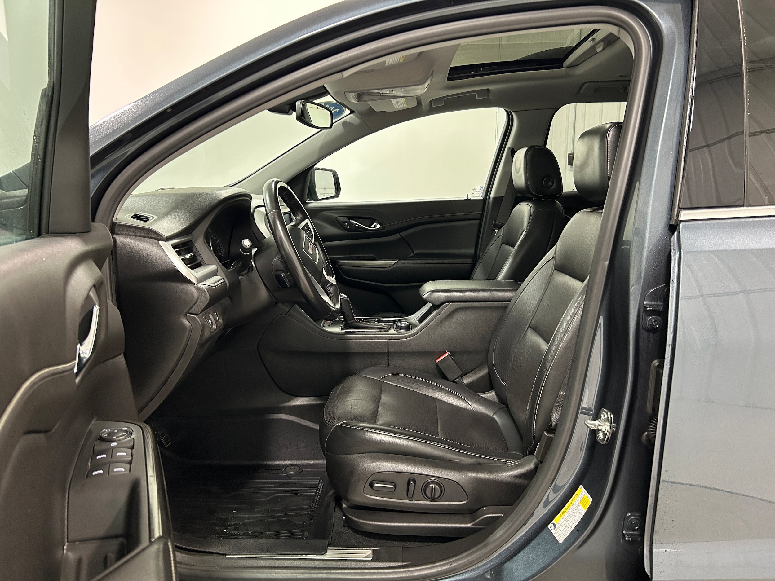 Used 2019 GMC Acadia SLT AWD/4WD image 4