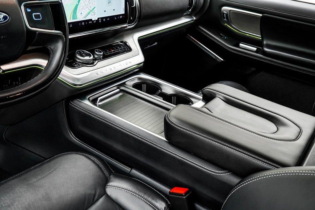 Used 2025 Ford Expedition Platinum image 16