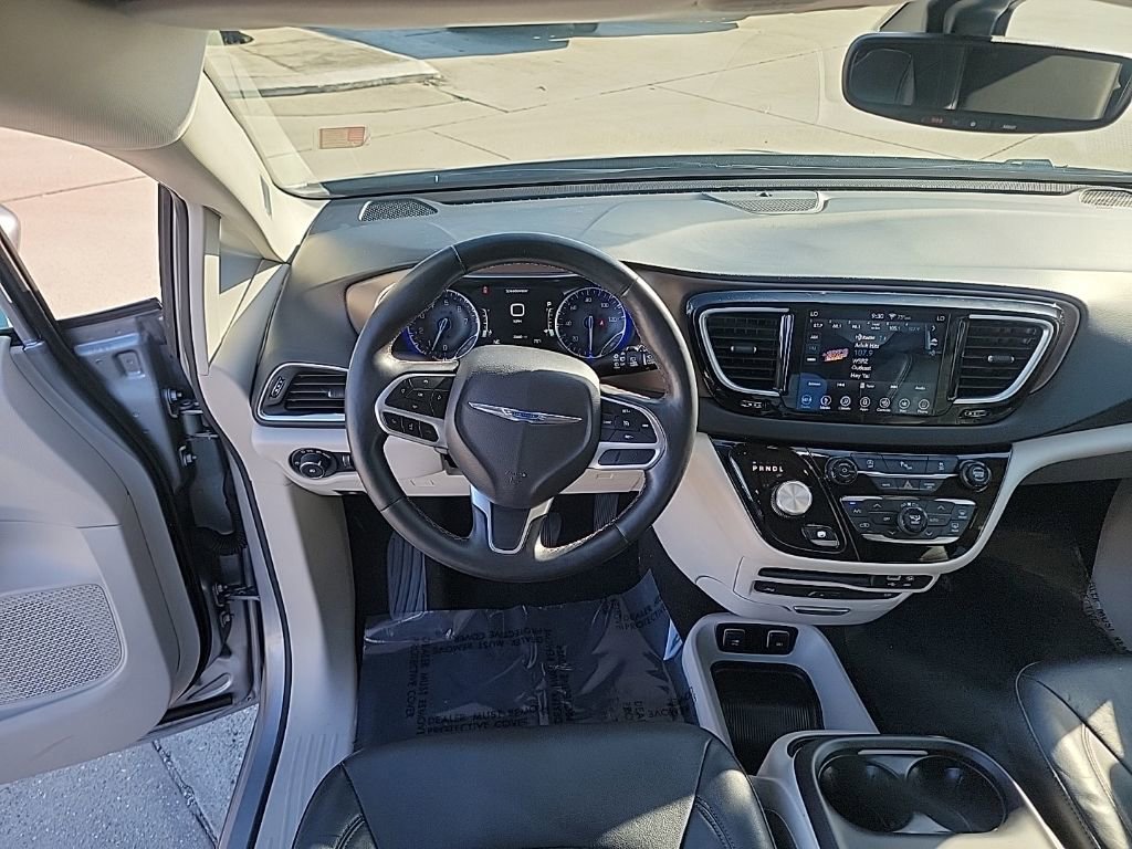 Used 2019 Chrysler Pacifica Touring-L Plus w/ Tire & Wheel Group image 18