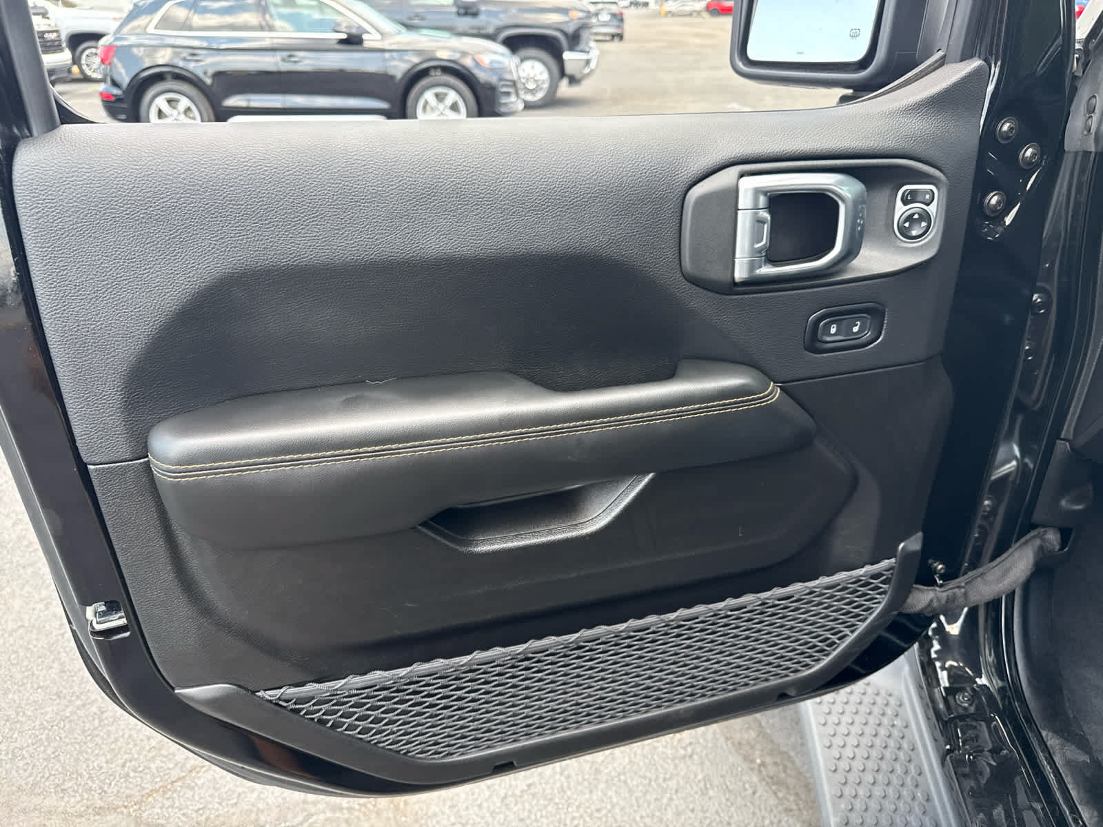 Used 2025 Jeep Wrangler Unlimited Sahara AWD/4WD image 14