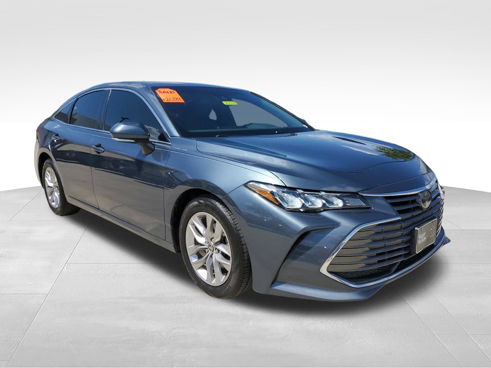 Used 2021 Toyota Avalon XLE FWD image 3