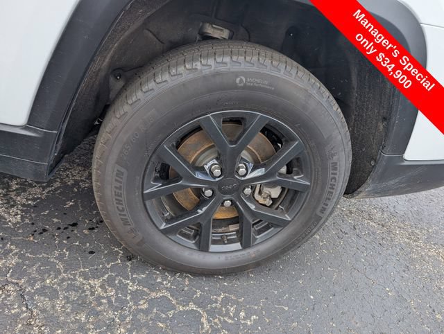 Used 2024 Jeep Grand Cherokee L Altitude AWD/4WD image 24
