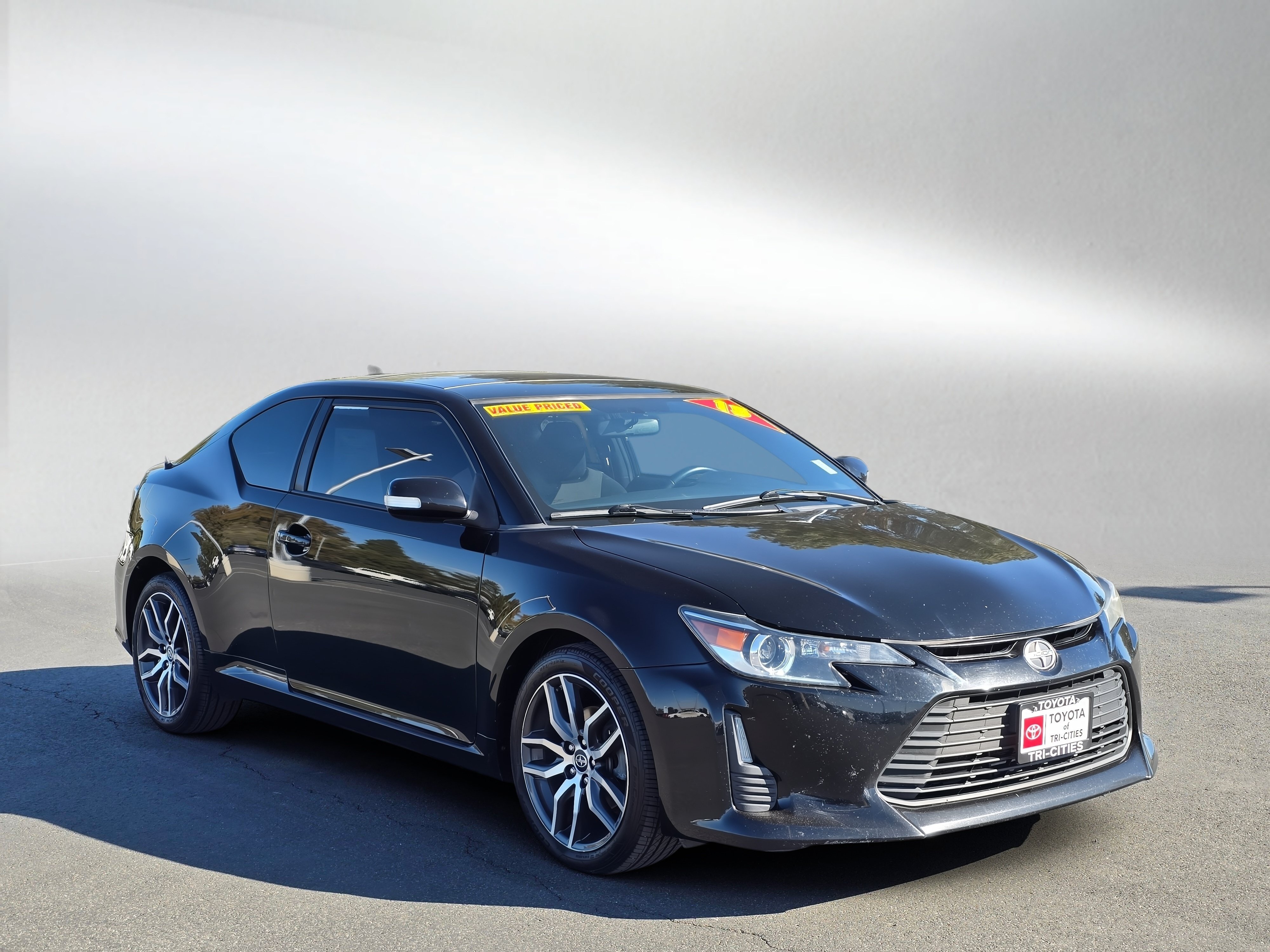 Used 2015 Scion tC FWD image 7
