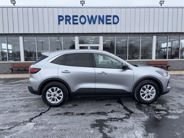 Used 2023 Ford Escape Active w/ Tech Pack #1 AWD/4WD image 2