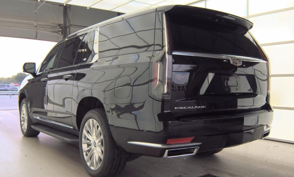 Used 2023 Cadillac Escalade ESV Premium Luxury AWD/4WD image 4