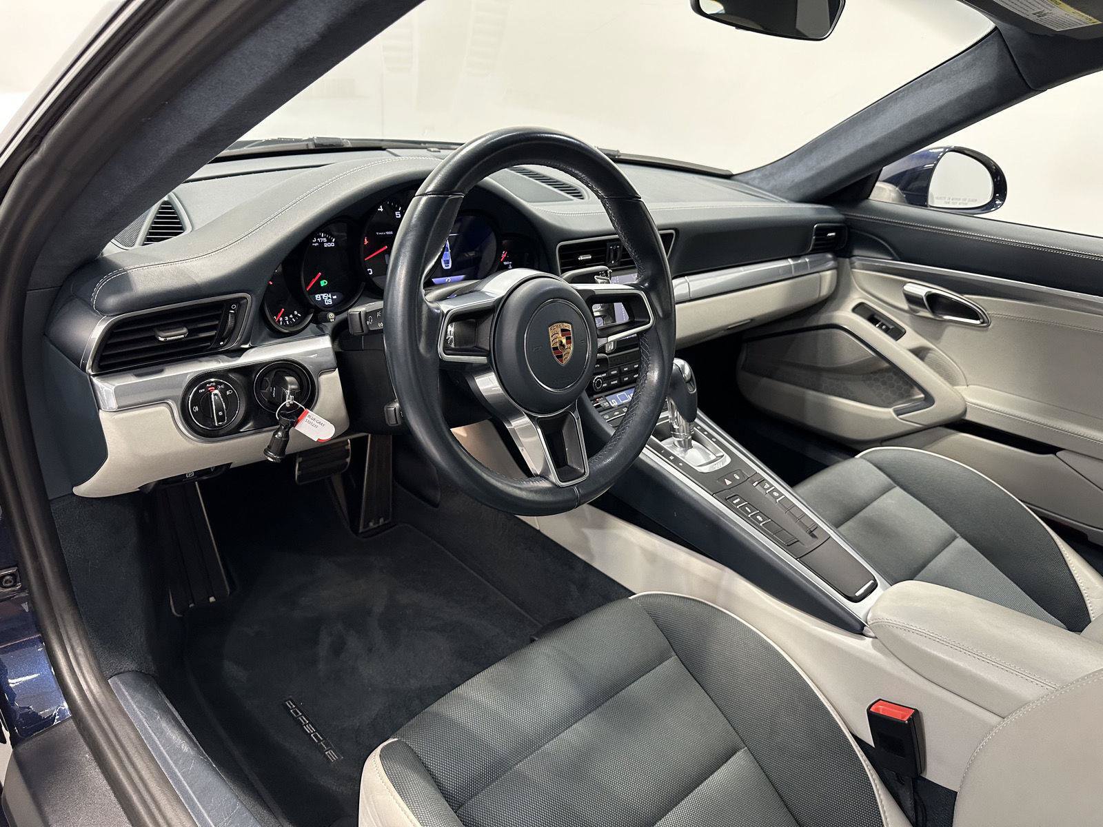 Certified 2018 Porsche 911 Carrera RWD image 4