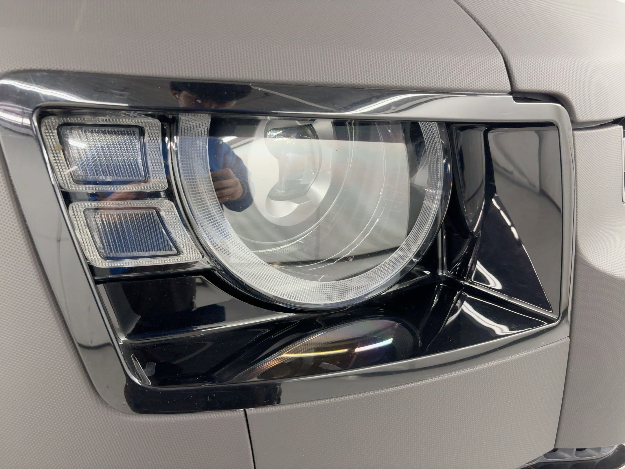 Used 2024 Land Rover Defender 110 X-Dynamic SE image 11