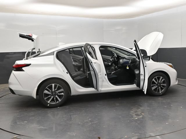New 2025 Nissan Versa SV w/ Trunk Package FWD image 28
