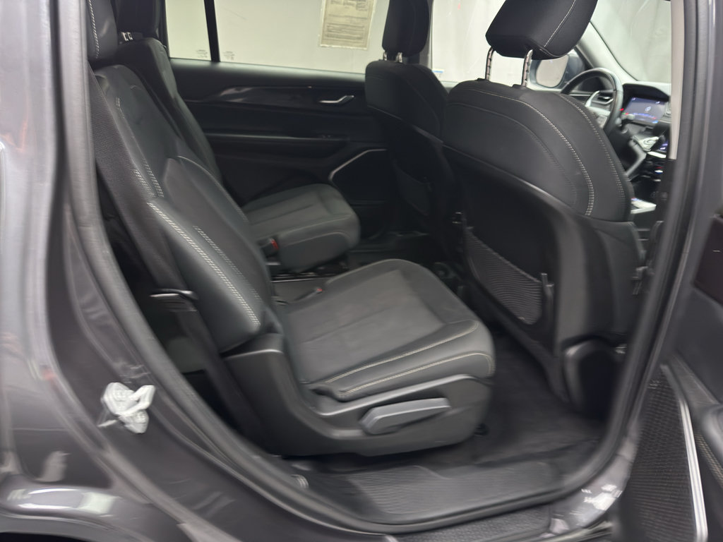 Used 2022 Jeep Grand Cherokee L Laredo w/ Luxury Tech Group I AWD/4WD image 16