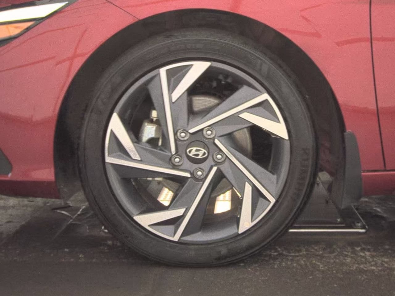 Used 2025 Hyundai Elantra Sport FWD image 9
