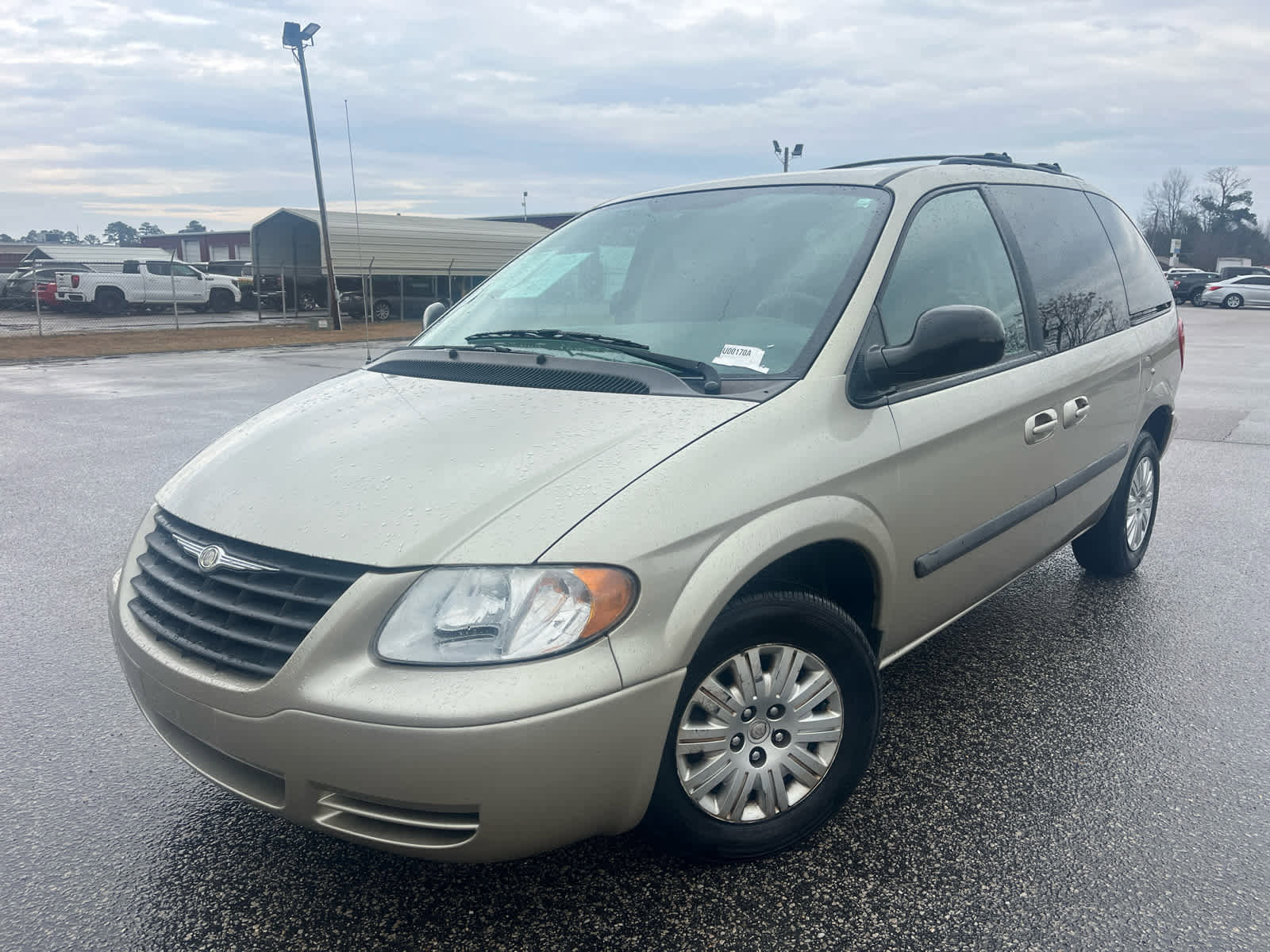 Used 2007 Chrysler Town & Country w/ Popular Equipment Group I image 2