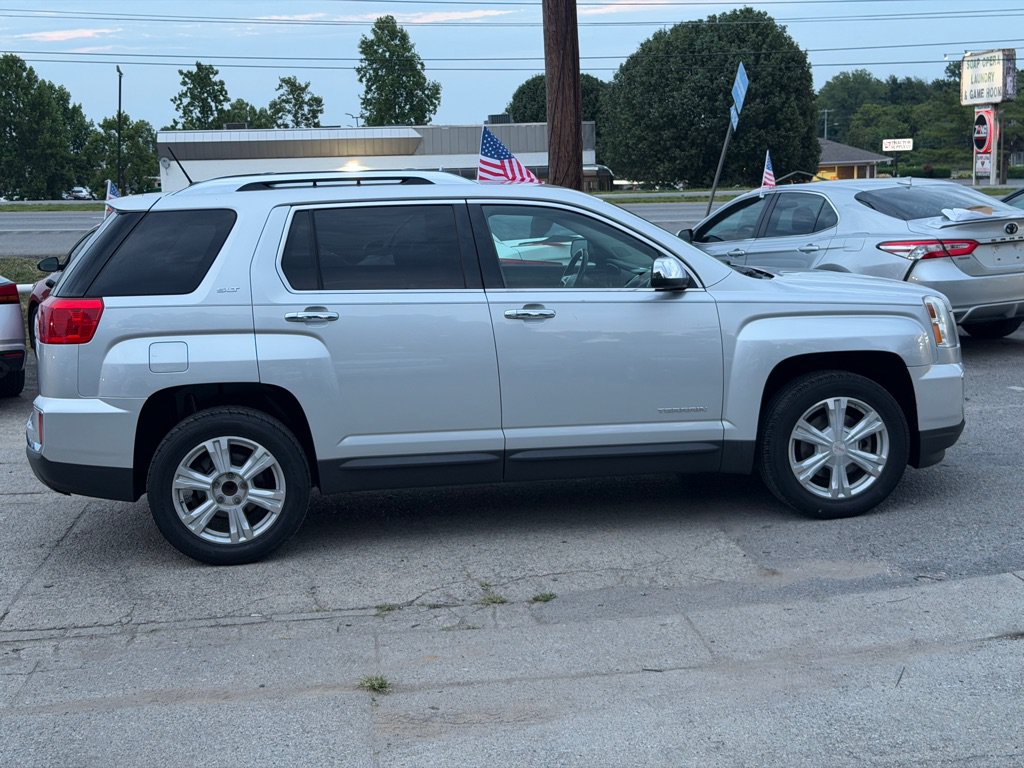 Used 2017 GMC Terrain SLT w/ Driver Alert Package I FWD image 4