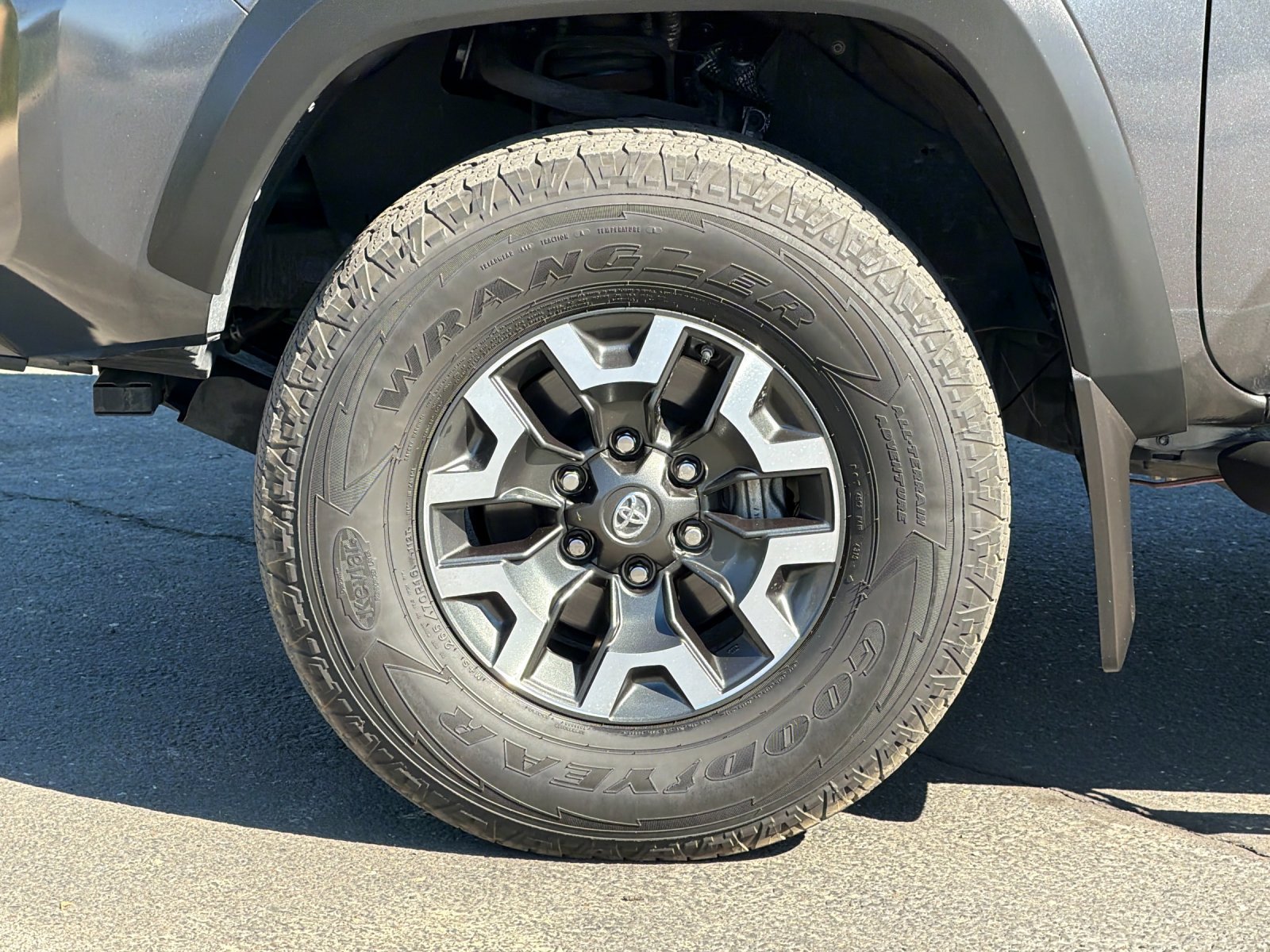 Used 2020 Toyota Tacoma TRD Off-Road w/ Technology Package RWD image 24