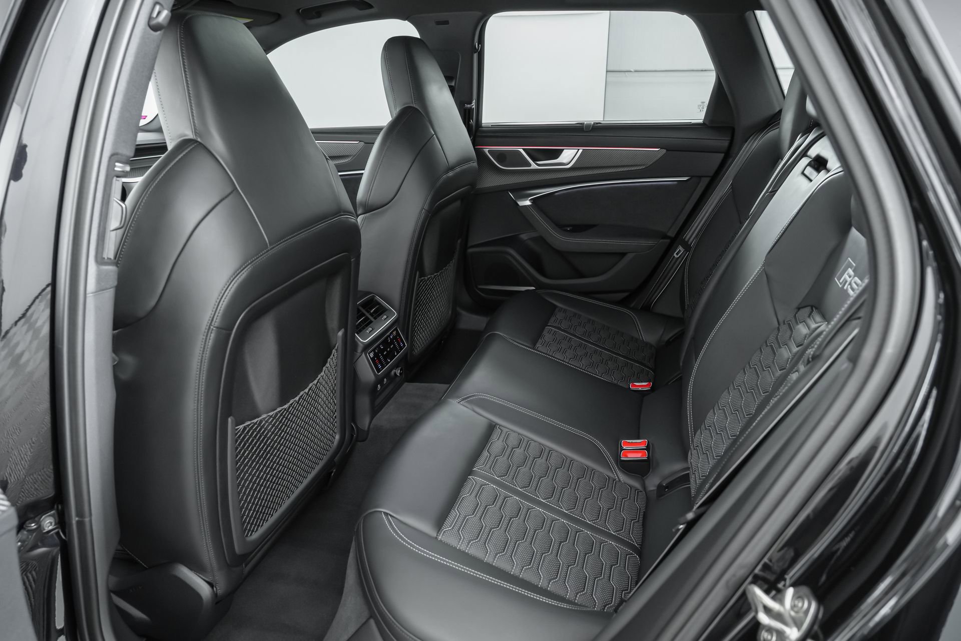 Used 2024 Audi RS 6 performance w/ Matte Carbon Package image 11