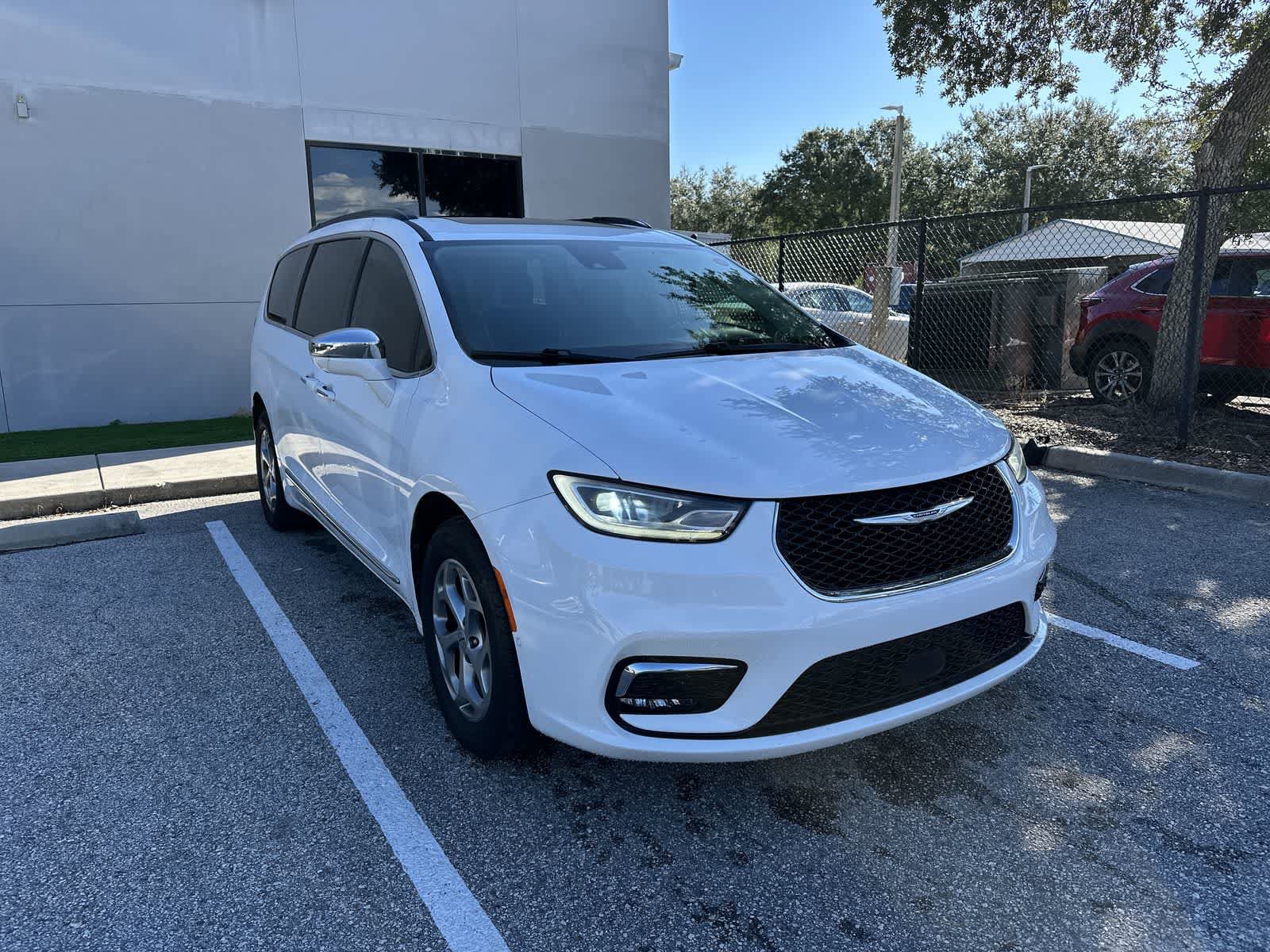 Used 2022 Chrysler Pacifica Limited w/ Uconnect Theater Family Group AWD/4WD image 10