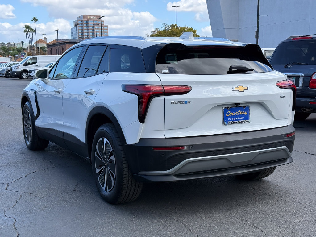 Used 2024 Chevrolet Blazer EV LT AWD/4WD image 9