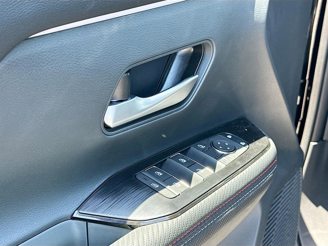 New 2025 Nissan Kicks SR FWD image 12