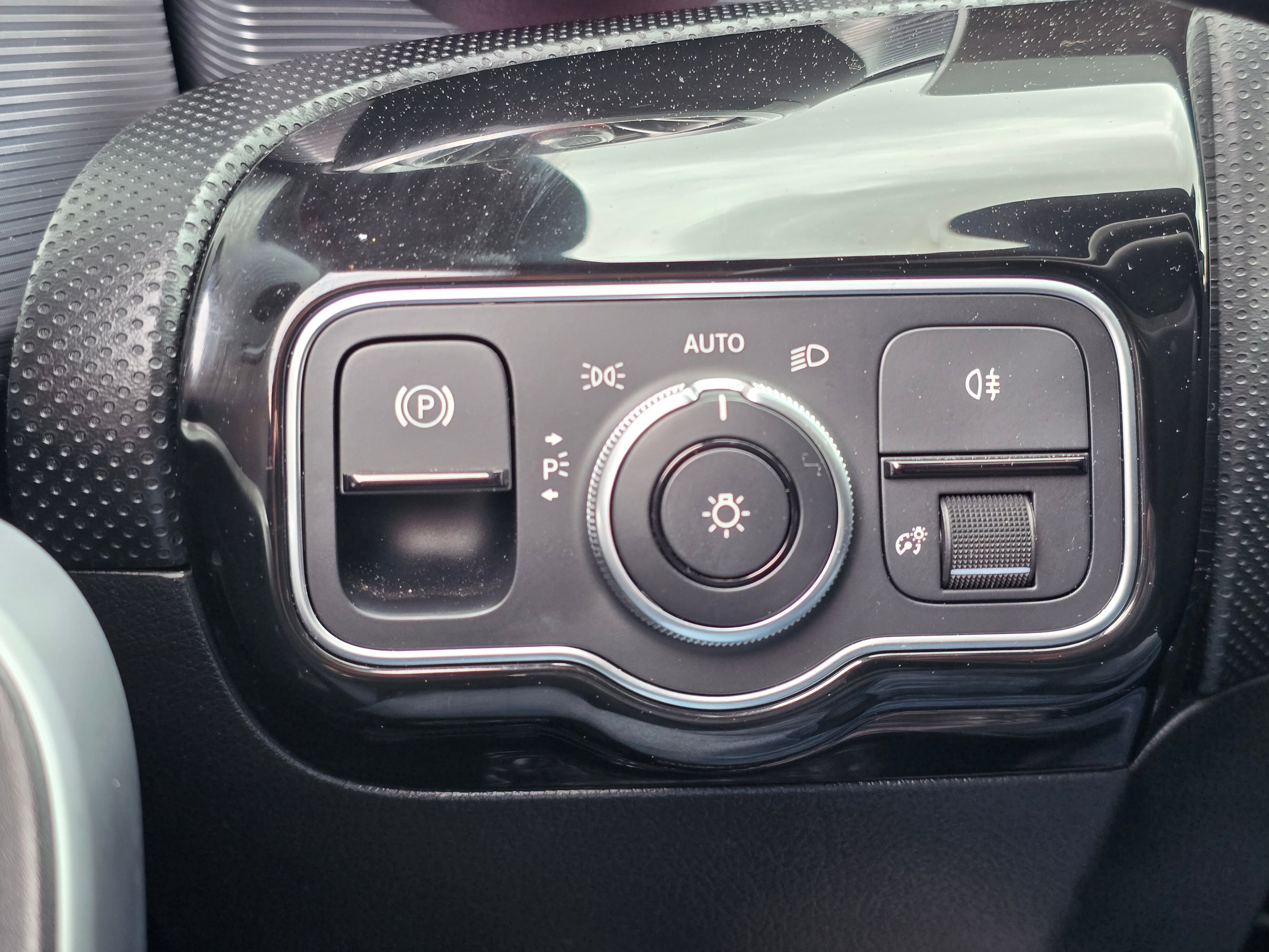 Used 2020 Mercedes-Benz A 220 4MATIC image 32